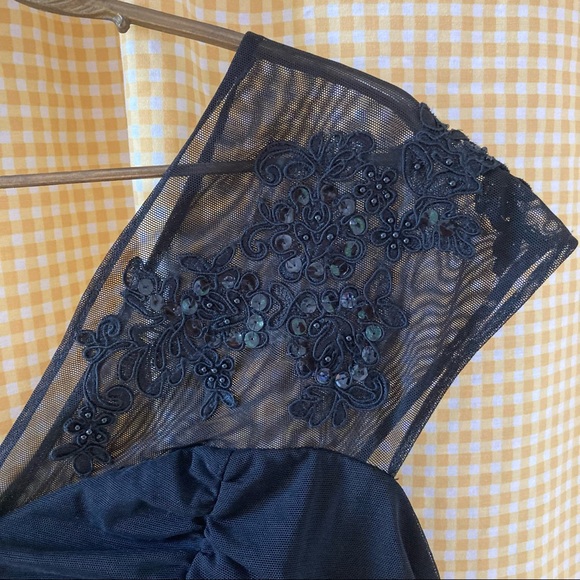 Chic beaded top🖤 - Picture 2 of 5